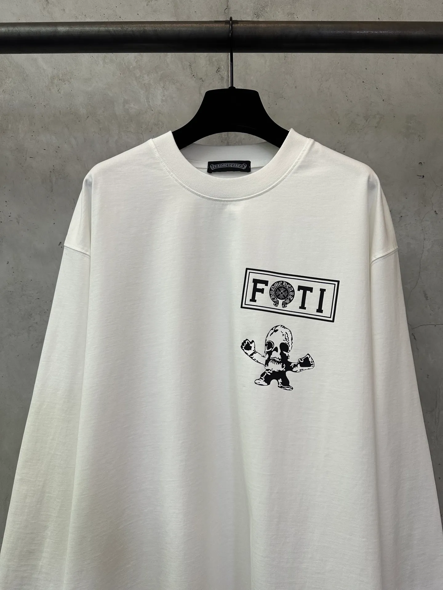 P340 Chrome Hearts 25ss foti system black color nine-square grid round neck long-sleeved T-shirt. Fabric is high-definition, ultra-heavy-weight cotton, double-yarn compact Xinjiang cotton. Weight: 320 grams. Clean cloth surface. Clear texture. Tight feel. Stiff. High color fastness. No deformation. No discoloration. Customized hardware. Thread. Accessories. Alignment. Same style for men and women. -Color: Black White -Size: XS S M L